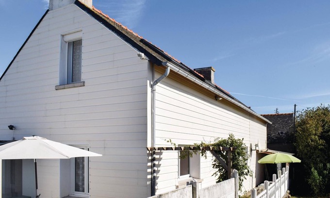 Lezardrieux House | Nice home in Lanmodez with kitchen