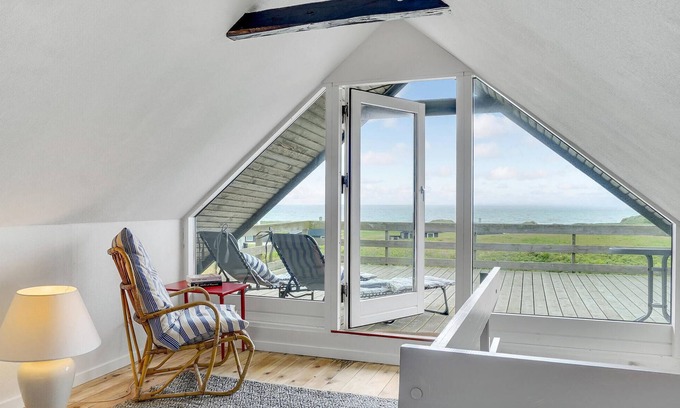 Trans House | Nice home in Lemvig with house sea view
