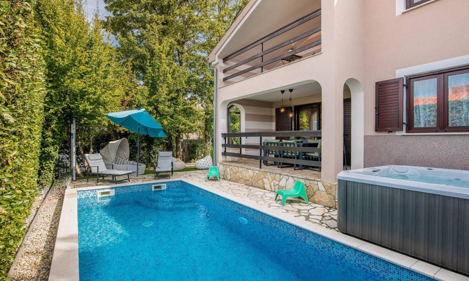 Njivice House | Nice home in Njivice with WiFi