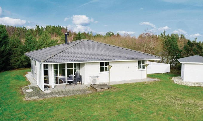 Houstrup House | Nice home in Nørre Nebel with kitchen