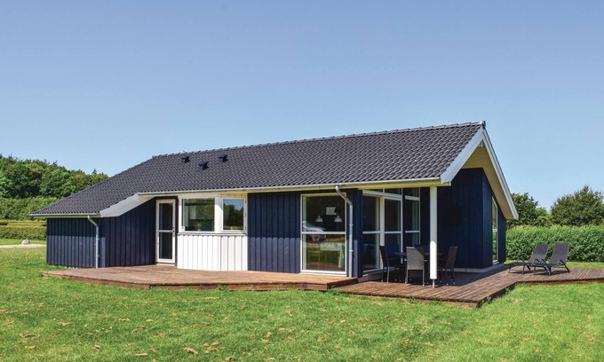 Spodsbjerg House | Nice home in Rudkøbing with kitchen