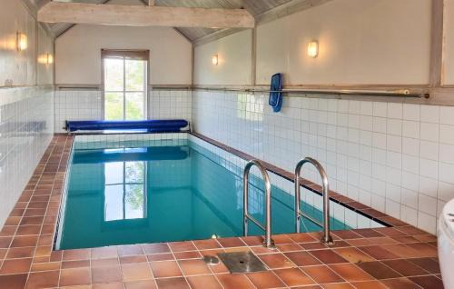 Skaerhamn House | Nice Home In Tjörn With Sauna