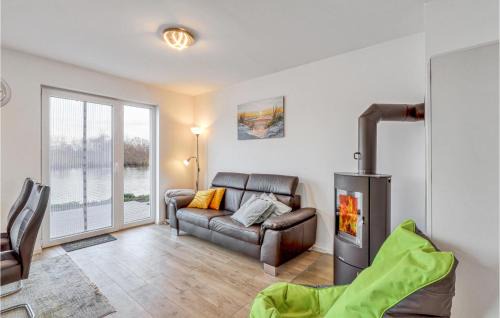 Tossens House | Nice Home In Tossens With Kitchen