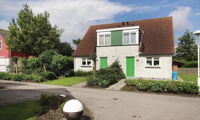 Wemeldinge House | Nice home in Wemeldinge with WiFi