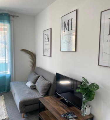 Le Brusc Apartment | Nice studio in the heart of Six-Fours-les-Plages