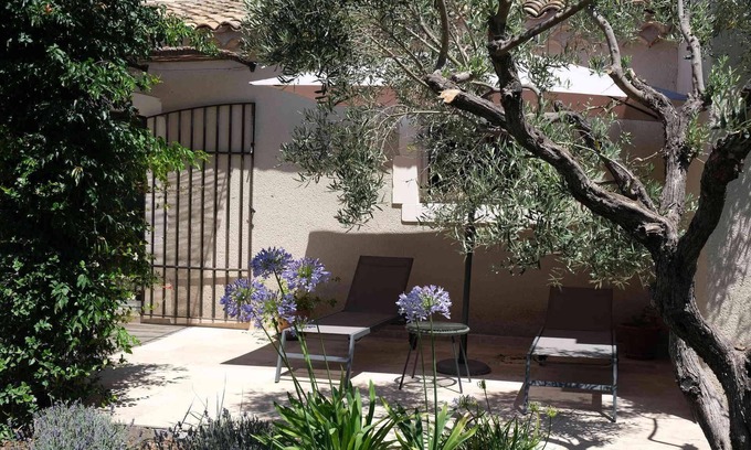 Aureille House | nice villa with heated swimming pool, in the center of the village of aureille, 8 persons, near baux de provence, in the alpilles