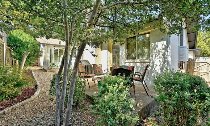 Balcones Terrace House | Nicely Updated 1200sf 2br/2ba in Excellent Location!