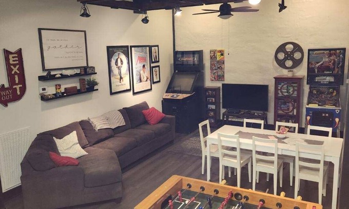 Eureka Springs Historic District Apartment | Night Owl 2E Fun Apartment in Downtown Eureka Springs w/optional paid parking!