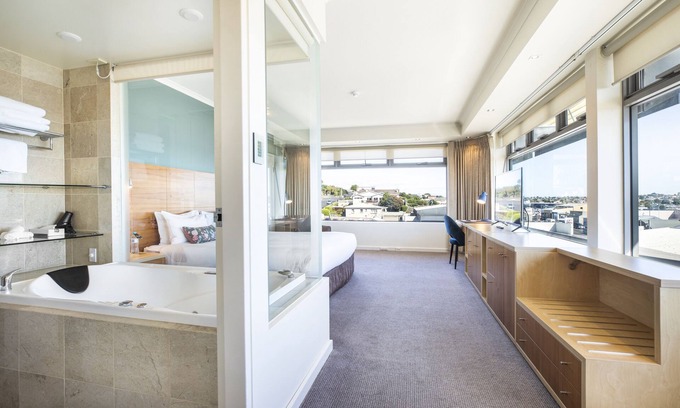 Devonport Hotel | Nightelier Devonport Gateway Hotel