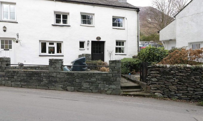 Threlkeld Cottage | NIGHTINGALE COTTAGE, pet friendly, with open fire in Keswick