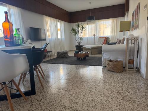 Koloni Apartment | Nikolas and Persefoni Flats
