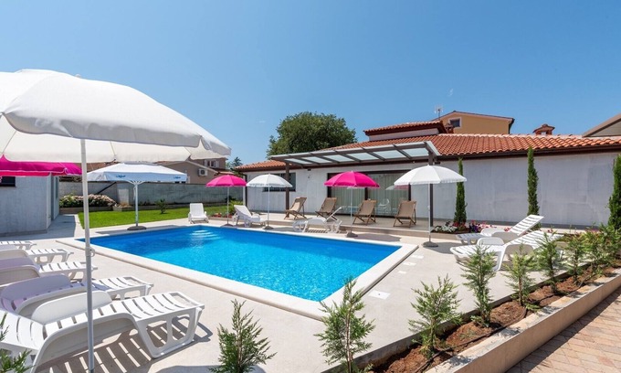 Gulici Apartment | Nino with Shared Pool/One-Bedroom A4 with Terrace