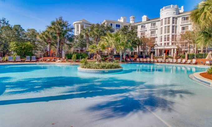 Baytowne Wharf Condo | Ninth-floor condo with pool, hot tub, bay view, W/D & central AC