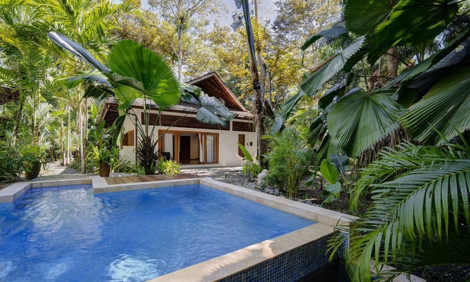 Chiguata Ski Chalet | Nirvana House. Tropical balinese style house