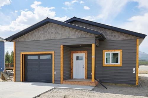 Whitehorse House | NN - The Kluane - Whistlebend 3-bed 2-bath