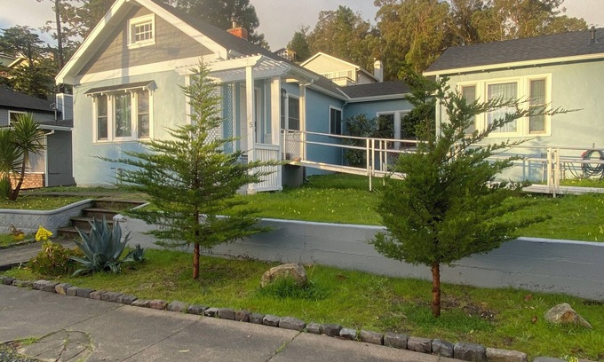 Half Moon Bay House | nnRare 1/3 acre corner lot in South El Granada near Quarry Park in Sunbelt.