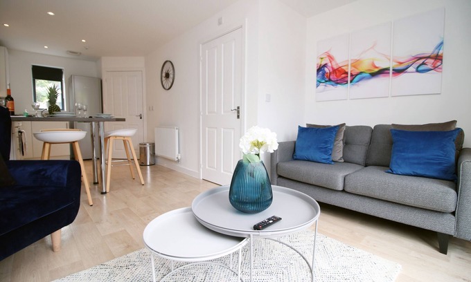 St. Thomas House | No. 2 Marina Walk by SSW - FREE Parking, Close to the Marina