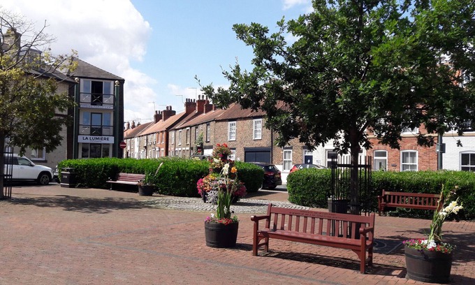Beverley Cottage | NO.37, romantic, character holiday cottage, with a garden in Beverley