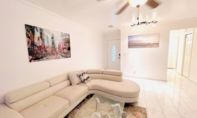 Las Vegas House | No Cleaning Fee! 7 beds Close to LV Strip & much more w/pool to cool Book Now!