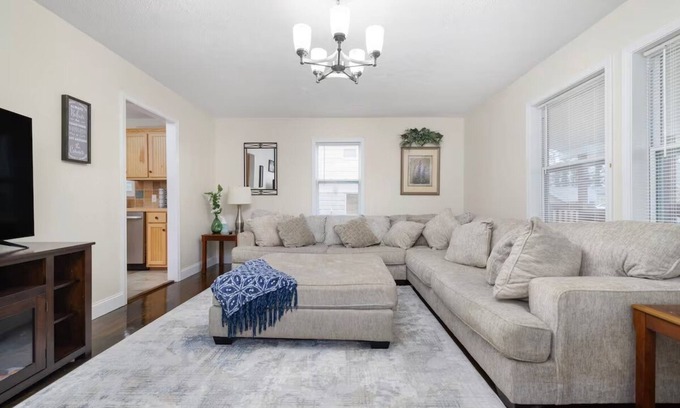 Bristol House | No cleanup chores-Fenced yard, arcade, fire pit, close to casino, I81, downtown.