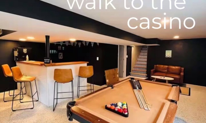 Bristol House | No cleanup chores-Fenced yard, fire pit. Close to I81, downtown. Walk to casino.