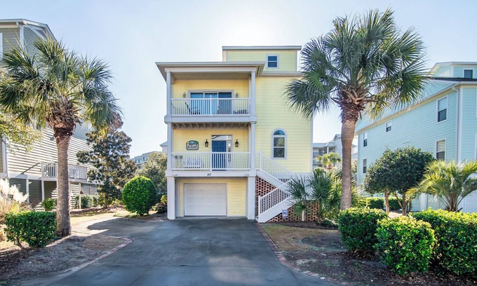 Litchfield by the Sea House | No Hurry Private home in Litchfield by the Sea pool access close to beach