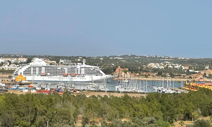 Praia da Rocha Apartment | No More Snow, 300 m From the Beach Praia Da Rocha, King Size Bed, Fast Wi-fi