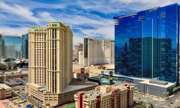 Las Vegas Condo | No Resort Fee ! Balcony Strip View Suite - Pool