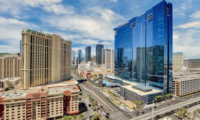 Las Vegas Condo | No Resort Fee ! Balcony Strip View Suite - Pool
