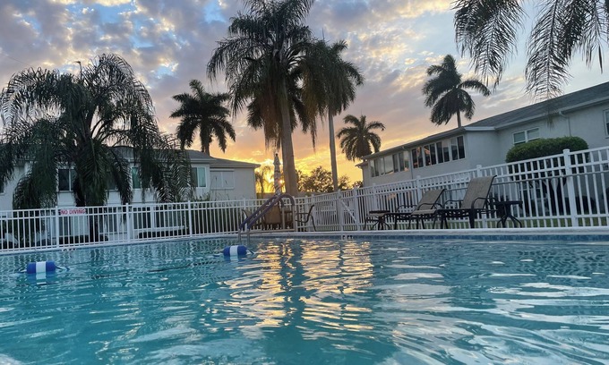 Villas Condo | NO steps, park in front of door, spic'n'span fully furnished, quiet corner unit