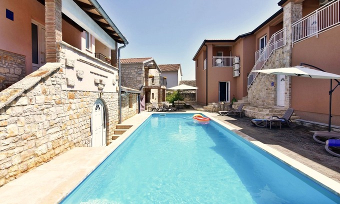 Tar-Vabriga Apartment | NOA2 Poreč-Tar apartment with pool, balcony, games room, Wi-Fi, barbeque