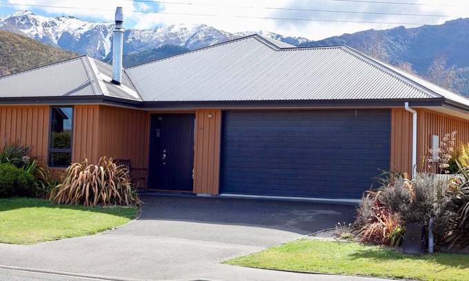 Hanmer Springs Cottage | Noble No 6 - Hanmer Springs Holiday Home