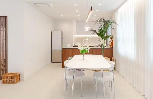 Yeongdo Bed & Breakfast | Noctiflore