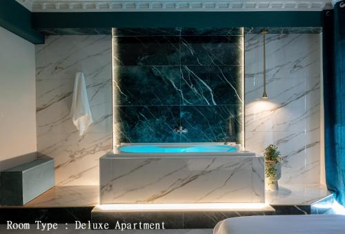 Koukaki Apartment | Noho Acropolis Suites x Elise , Olivia