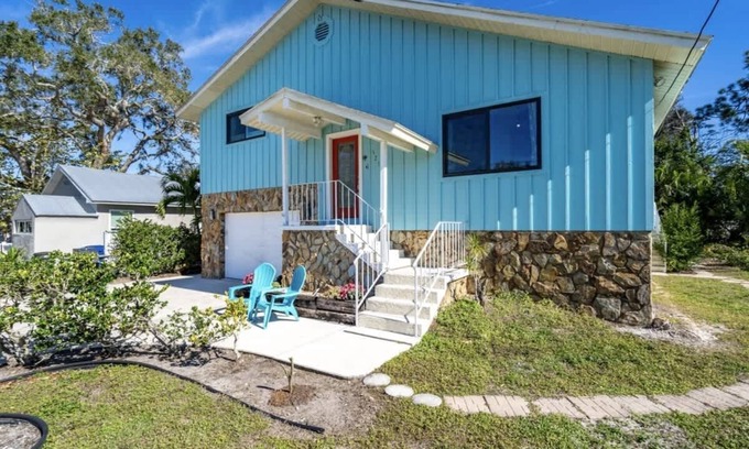 Laurel House | Nokomis Beach Getaway with Heated Pool