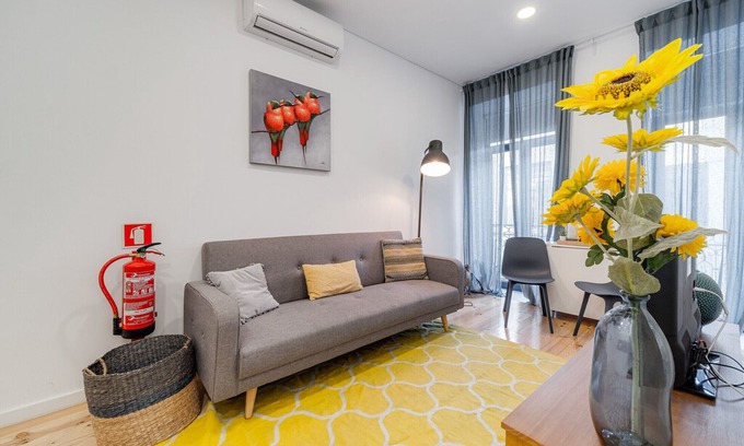 Bonfim Apartment | Nomad's Netto & Subway Balcony Street