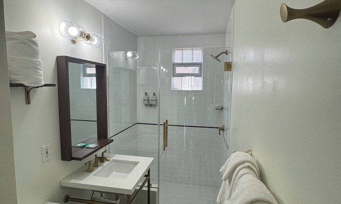 Manitou Springs House | Non-Smoking Standard Queen Room - NQC