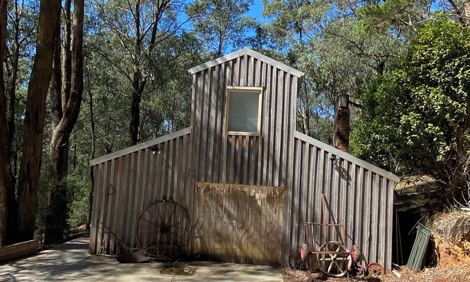 Noojee Apartment | Noojee Views Barn TopnToolshed nNoojee Hotel nTrestle Bridge nWaterfallsnSnow
