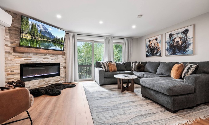 Bartlett Condo | Nordic Retreat - New Reno - Pools & Hot Tub - Skiing - Story Land -Game Room!