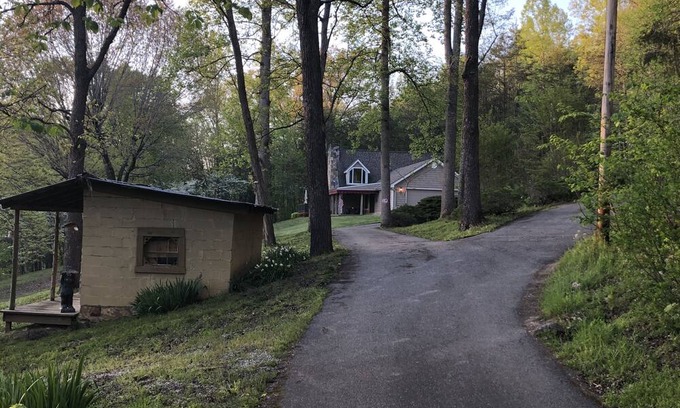 La Follette House | NORRIS LAKE FRONT RENTALS : CAMP RUN A MUK-LAKE FRONT & A GREAT LOCATION