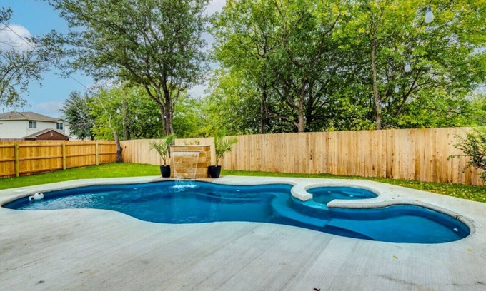 McNeil House | North ATX Paradise Oasis pool w/Hot Tub 4BR 2.5BA