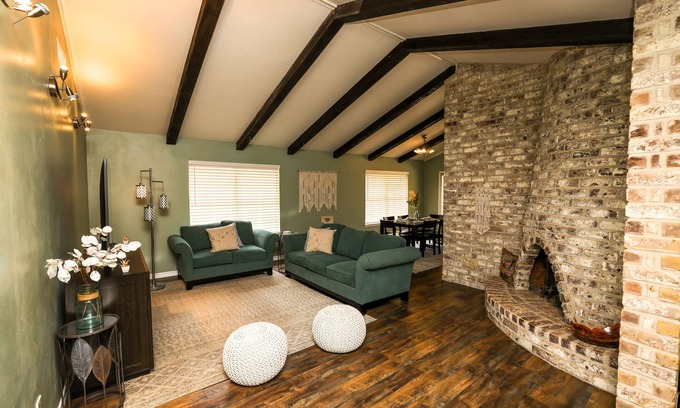 McNeil House | North Austin Charmer-close to Domain and Q2 Stadium