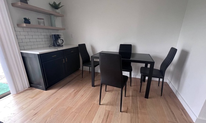 Farmers Branch House | North Dallas home 16 Min toDFW. KING size bed.