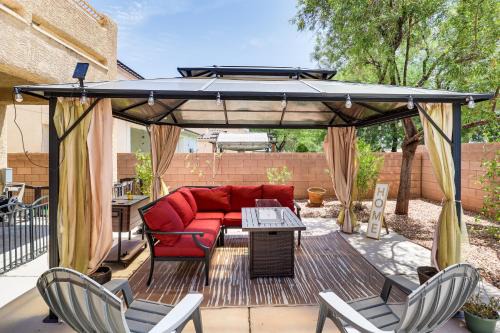 North Las Vegas House | North Las Vegas Home with Hot Tub - 14 Mi to Strip!