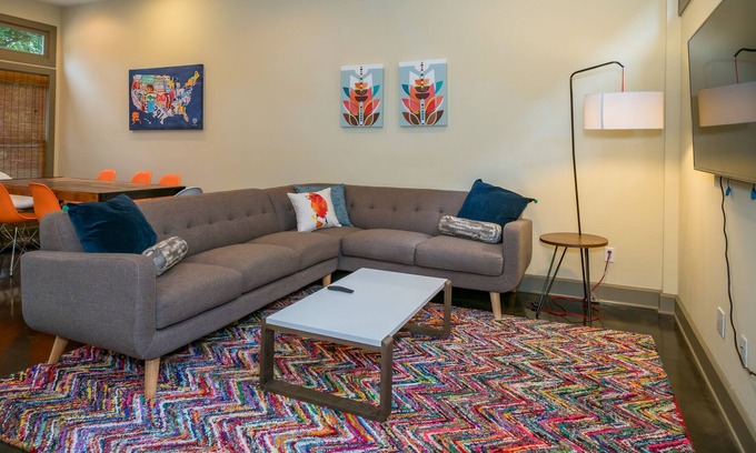 North Loop House | North Loop Home + Hot Tub - Northern Serenity 1!