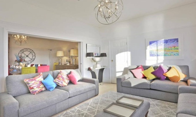 Southwold House | Northcliffe, Premier position Southwold Seafront, five star home, sleeps 14