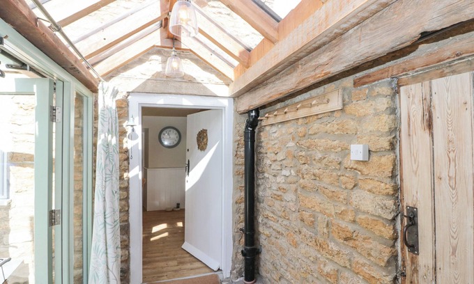 Wykeham House | NORTHCOT, pet friendly, character holiday cottage in West Ayton