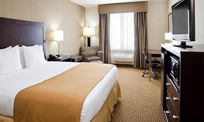 Eagan House | Norwood Inn Eagan - 1 King Bed Non Smoking