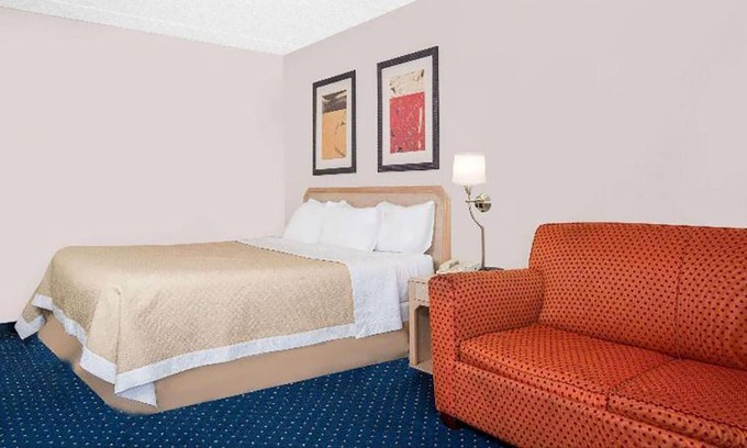 La Crosse House | Norwood Inn & Suites La Crosse - Deluxe 1 Kind