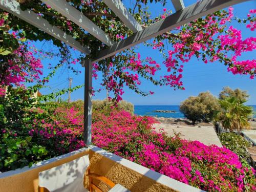 Kamari Hotel | Nostos Beach